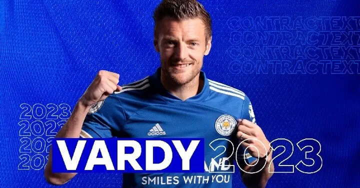 Vardy signs new three-year contract with Leicester City