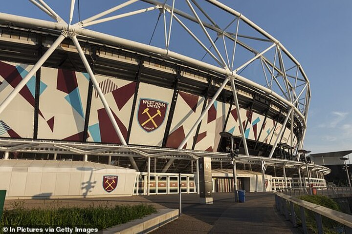West Ham Testing New Covid 19 Sanitiser Tunnel To Speed Up Fans Return To Premier League Games All Football
