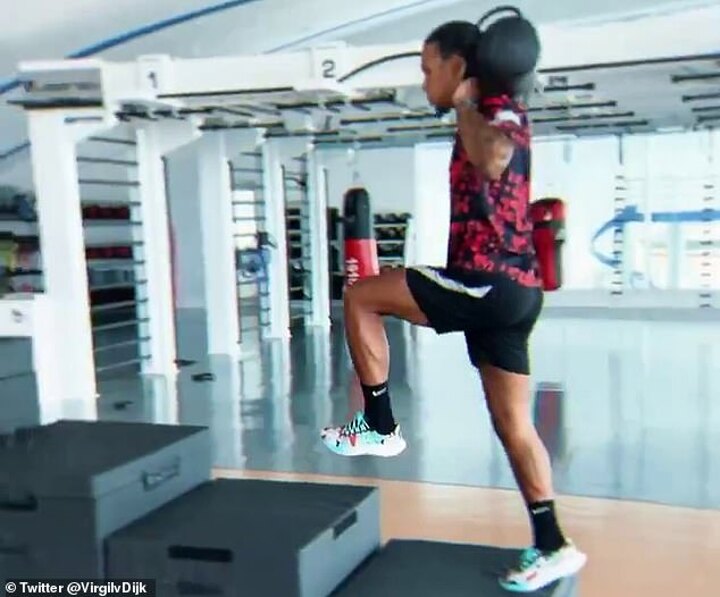 Van Dijk Gives Liverpool Fans A Glimpse Of His Recovery All Football Van Dijk Gives Liverpool Fans A Glimpse Of His Recovery All Football