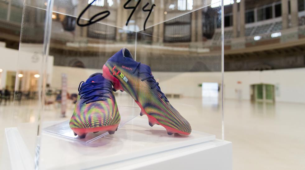 Messi regala las botas del récord de goles al MNAC — All Football App