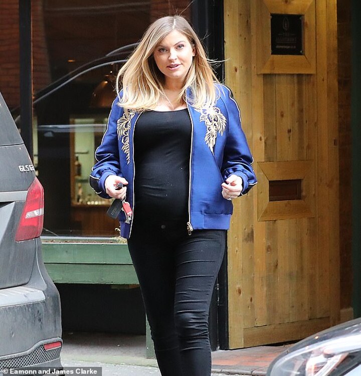 Chris Smalling Enjoys Lunch Out At A Vegan Restaurant With Pregnant Wife Sam All Football