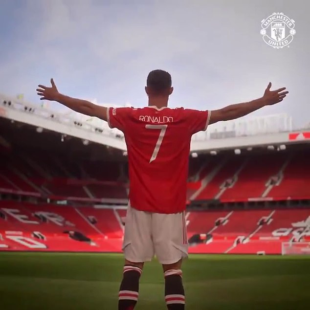 Cristiano Ronaldo reclaims Manchester United's No 7 shirt from