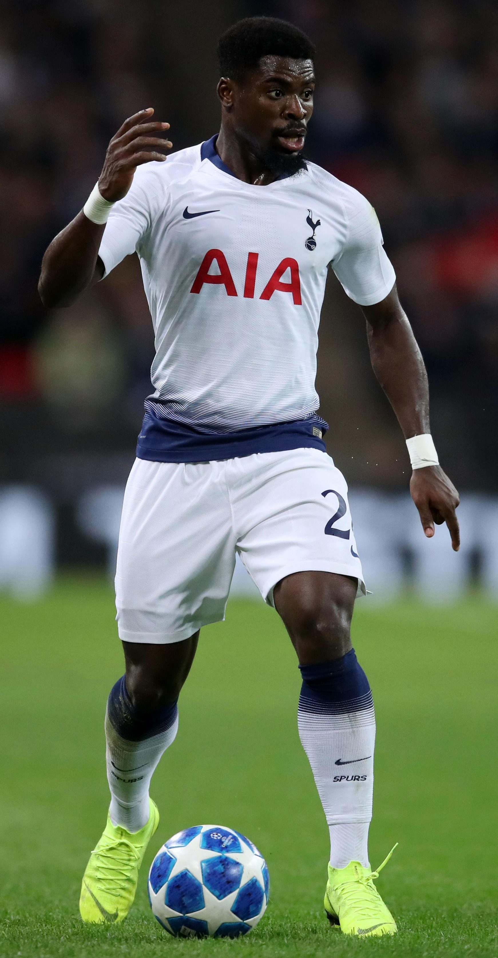 Tottenham Right Back Aurier S Girlfriend Accused Of Sex Tape Blackmail