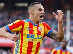 El Valencia afronta un mes clave con cuatro titulares al borde de la sanción
