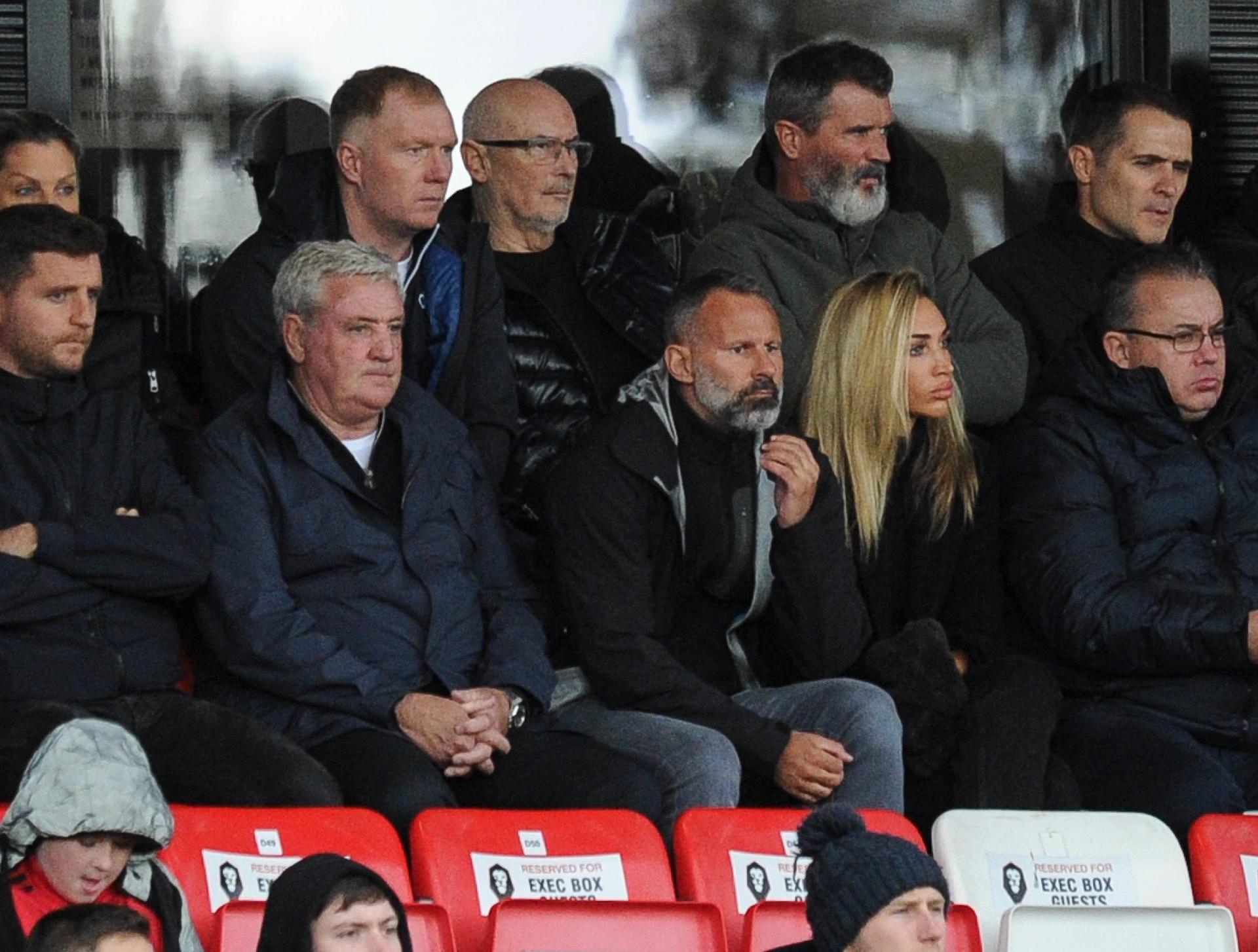 Giggs takes girlfriend to watch match alongside fellow Man Utd legends —  All Football App