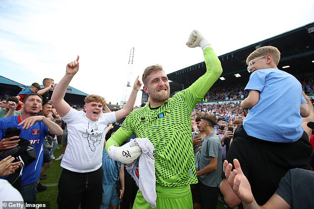 Carlisle 3-1 Bradford (Agg 3-2): Ben Barclay's extra-time winner sends  United to League Two play-off final, Football News