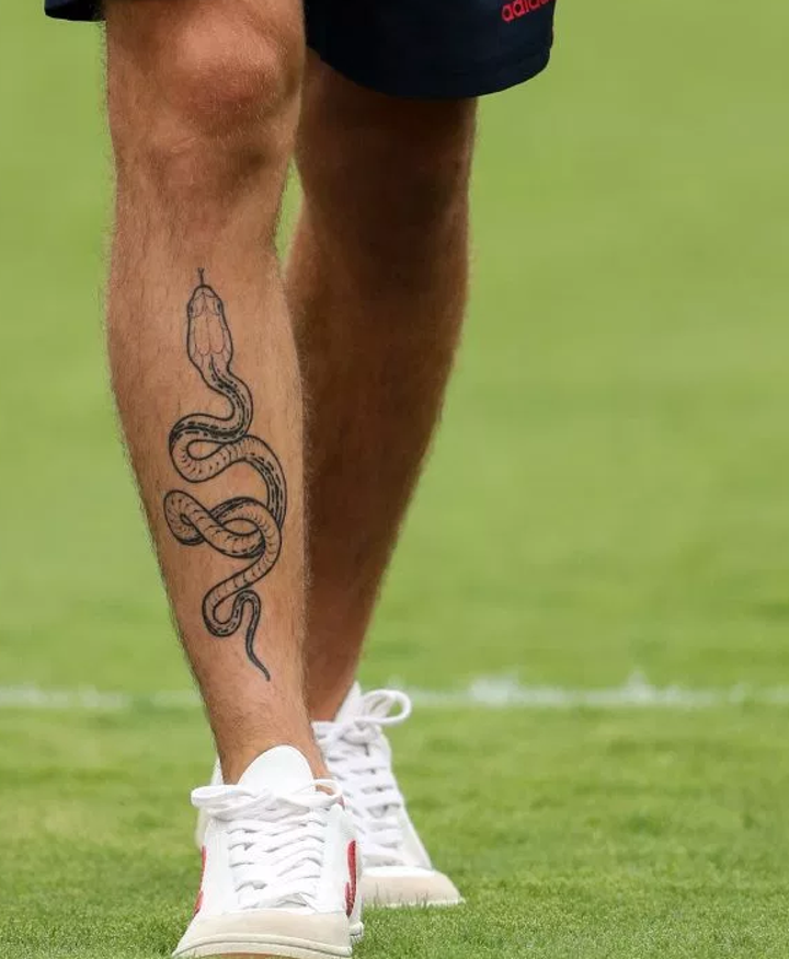 Bellerin Shows Off Giant Snake Tattoo On Leg During Real Madrid