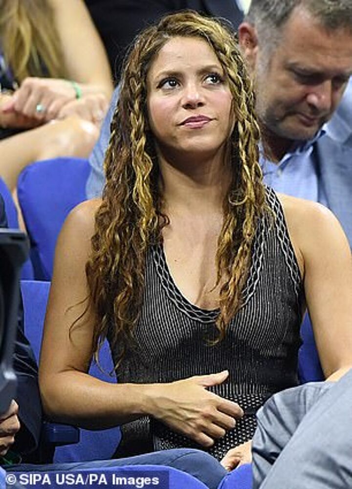 Shakira Looks In High Spirits As She Cosies Up To Pique At Us Open All Football