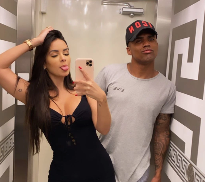 Douglas Costa jets back to Brazil with girlfriend as pair coronavirus quarantine| All Football