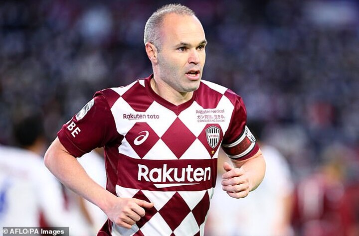 Andres Iniesta On Returning To Barcelona Lockdown In Japan And Getting A Photo With Peter Crouch All Football Inesta is a footbal player of barcelona. all football