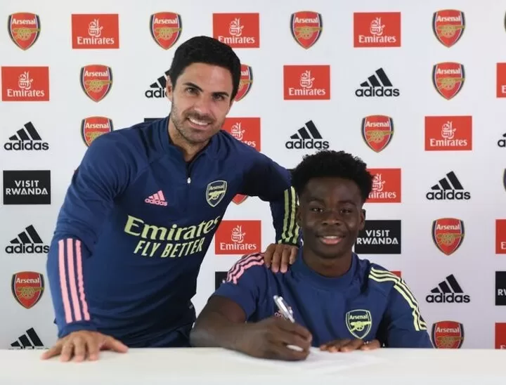 Official Arsenal Sign New Long Term Contract With Starlet Bukayo Saka All Football