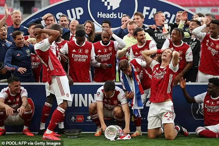 Pierre Emerick Aubameyang Left Red Faced As He Drops Fa Cup Trophy Amid Arsenal Celebrations All Football