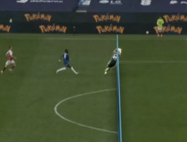 Chelsea Fans Left Fuming Over Emiliano Martinez Blatant Handball In Fa Cup Final All Football