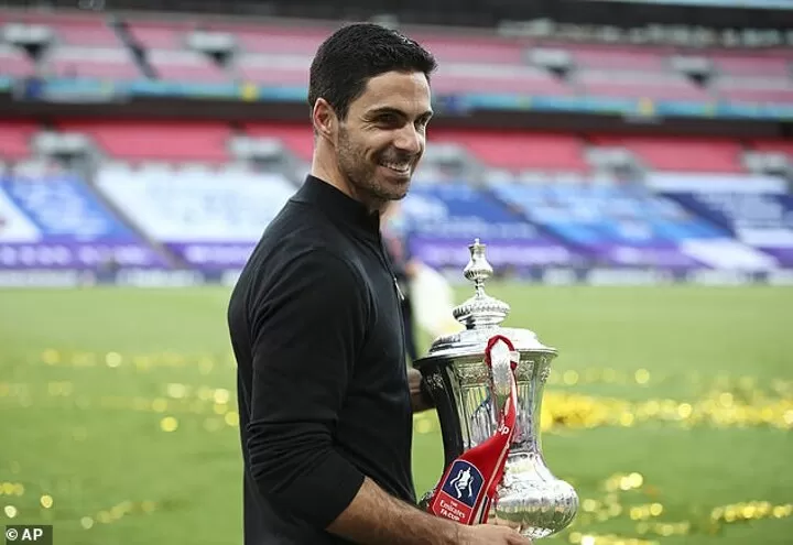 Half A Season One Trophy Poch Six Years Zero Arsenal Fans Troll Spurs And Mauricio Pochettino All Football