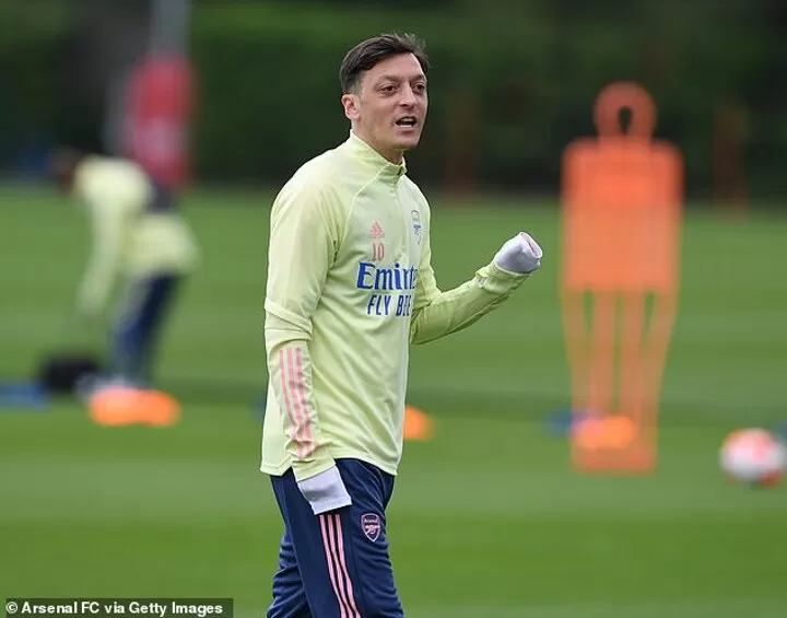 Arsenal Could Pay Off Ozil S 18m Contract Or Subsidise His Astronomical Wages All Football