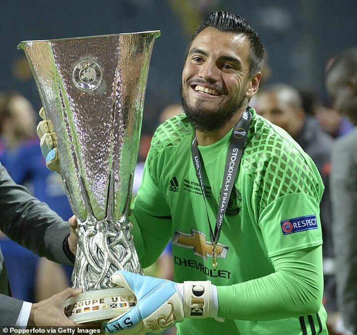 Sergio Romero will be be hoping Europa League glory can propel him into the Man United No 1 jersey| All Football