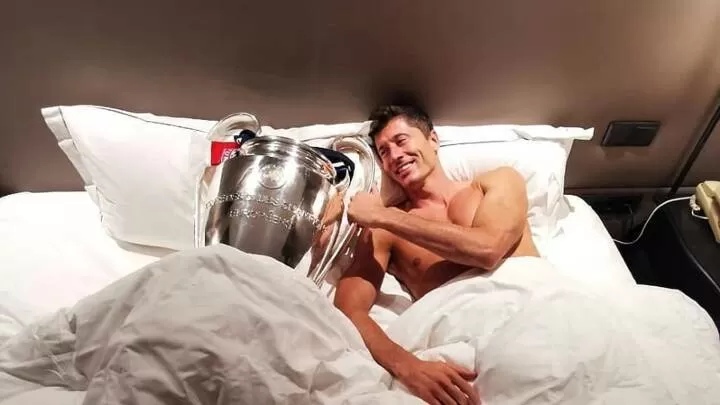 Lewandowski S Wonderful Dream He Slept With The Champions League Trophy All Football