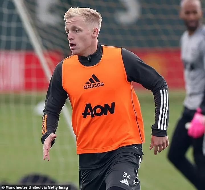 Man Utd New Boy Donny Van De Beek Pictured In Training For The First Time All Football
