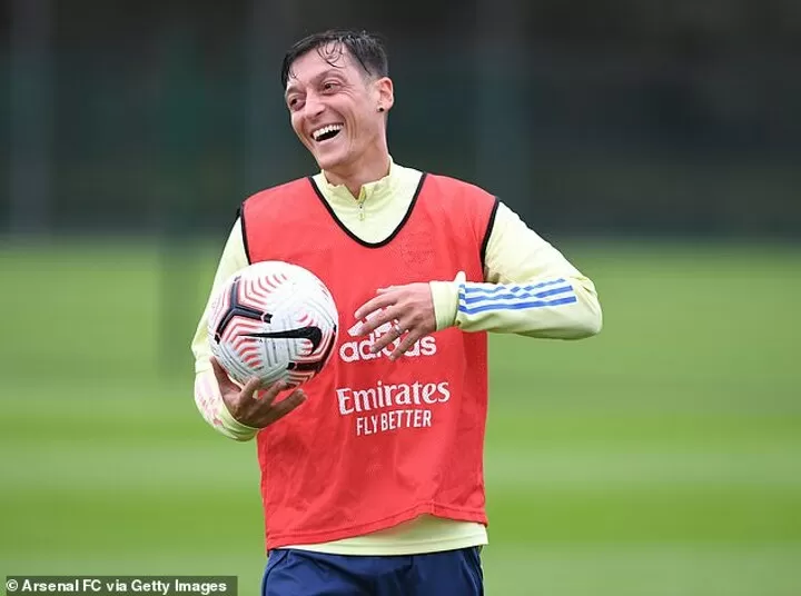 Mesut Ozil Names His Dream Team But Only One Arsenal Player Makes The Grade All Football