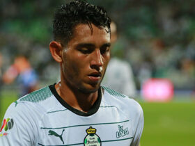 Sandoval, a la espera de que su fichaje por Chivas sea oficial: "Las directivas deciden"