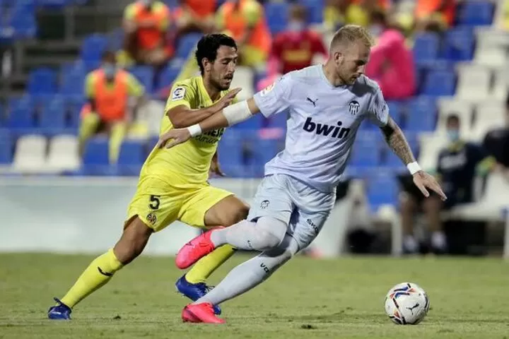 Man Utd Monitoring Valencia Star Uros Racic Ahead Of Potential 28m Transfer All Football