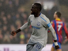 Niasse, primer futbolista en la historia de la Premier acusado de simulación por la FA