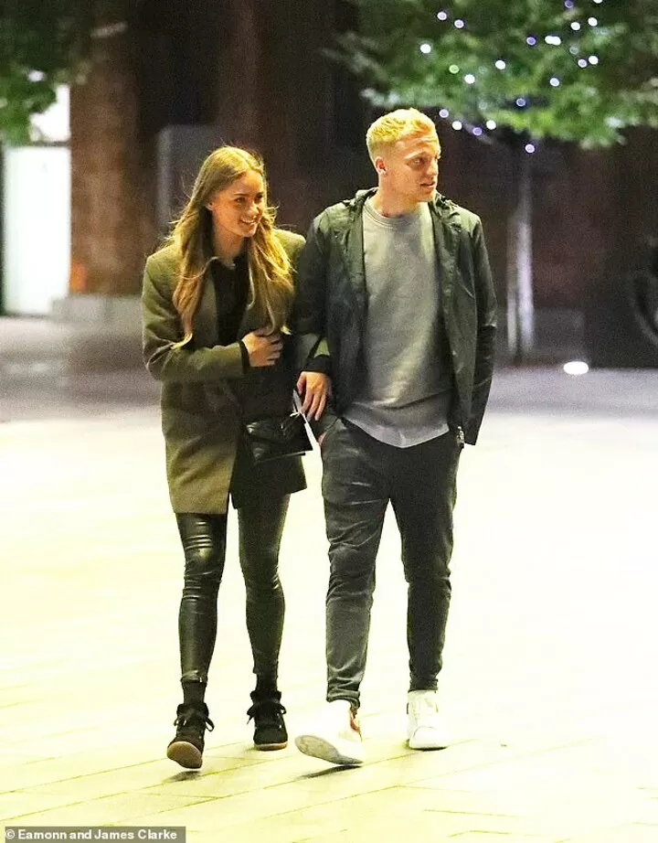 Manchester United new boy Donny van de Beek and girlfriend Estelle Bergkamp first dinner date| All Football