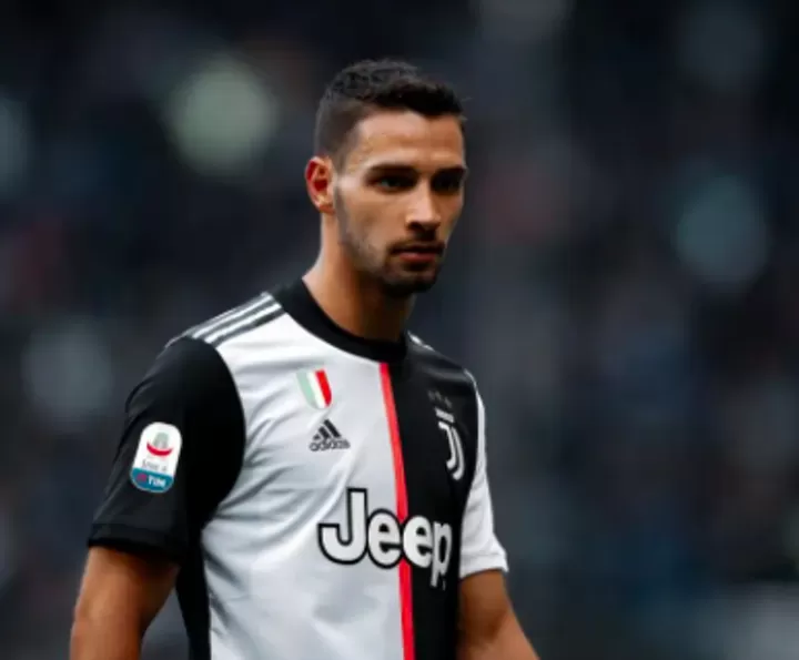 Official Lyon Sign Juventus Defender De Sciglio On A Season Long Loan All Football