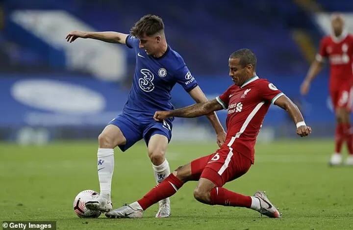 De Bruyne Thiago or Pogba which Premier League midfielder comes