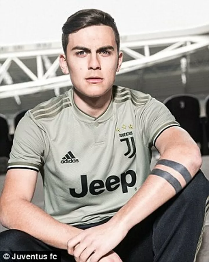 Ronaldo and Dybala model new 'sand' coloured Juventus away kit| All Football