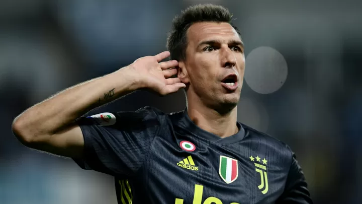 Juventus are considering offering Mandzukic a new contract until