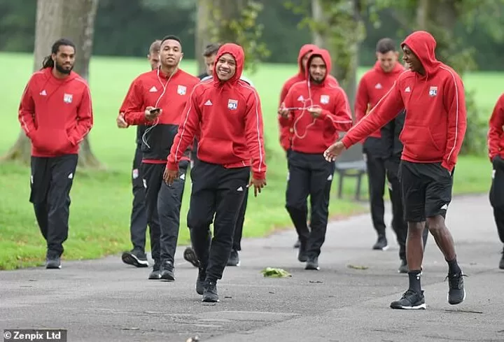 Depay Leads Lyon Team Mates Through Manchester Park Ahead Of Ucl Tie With City All Football