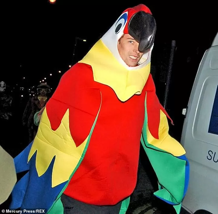 Peter crouch fancy dress shop