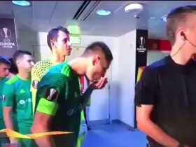 Vorskla captain spits in his hand and rubs it on his face in tunnel before Arsenal clash