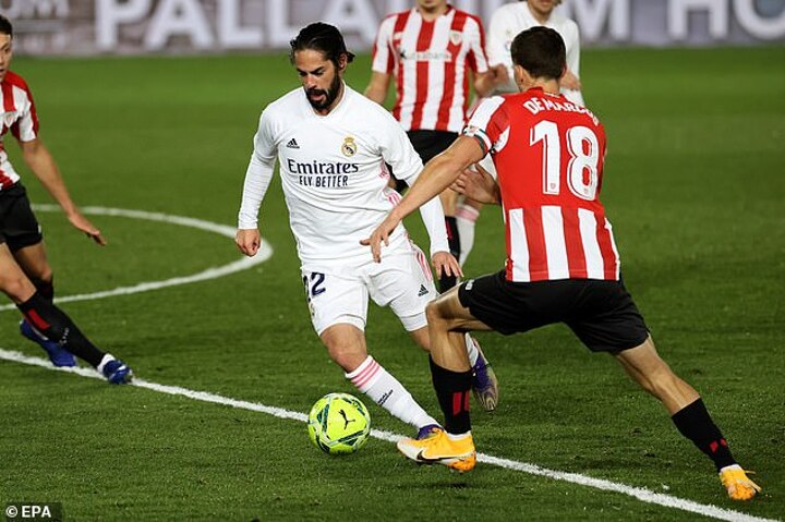 Real Madrid outcast Isco 'chooses to join Sevilla at the end of