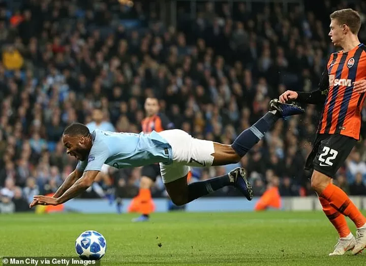 Sterling Awarded Bizarre Penalty For Man City After Kicking The Ground All Football