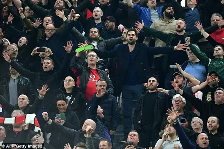 Man Utd Fans Mock Ronaldo For Six Pack Celebration During Ucl Defeat All Football