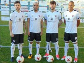Jehu Chiapas muestra buen nivel en su debut con el Salmantino