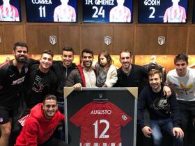 Sorpresa de la plantilla a Augusto