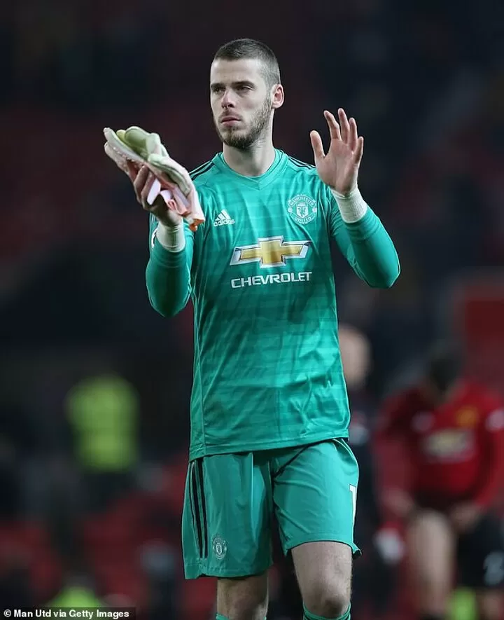 De Gea Gifts His Milestone Gloves To Non League Goalkeeper Who Suffered A Stroke All Football