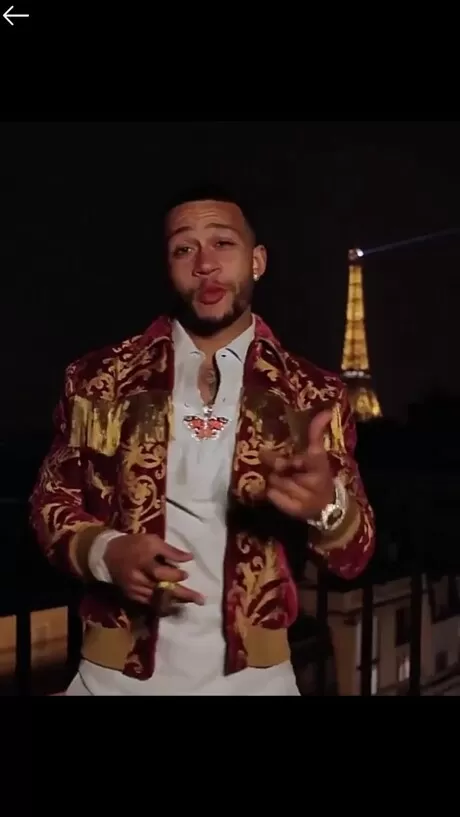 Depay Wears Dodgy Jacket And Smokes Cigar As He Dedicates Rap To 5m Followers All Football
