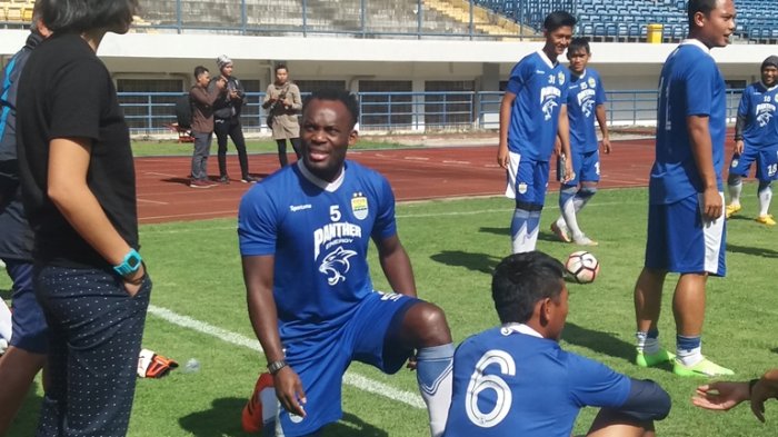 ghana fa given leeway to start league