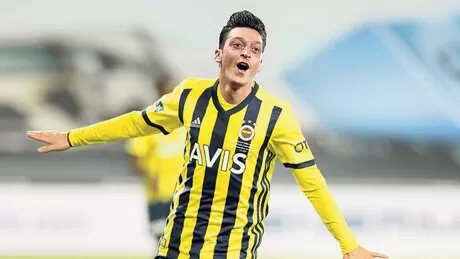 Turkish Super Lig: Fenerbahce slipping with Ozil: Out the cup and