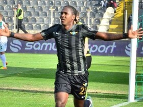 QPR target ex-Fulham striker Hugo Rodallega