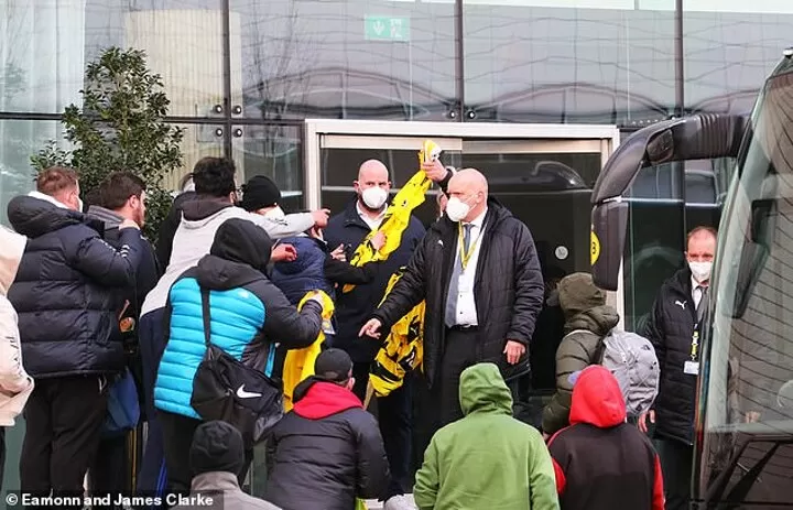 UEFA Champions League: Haaland was spotted carrying a £2,000 Louis Vuitton  back pack as Dortmund arrives Lowry Hotel ahead of Manchester City clash -  Report Minds