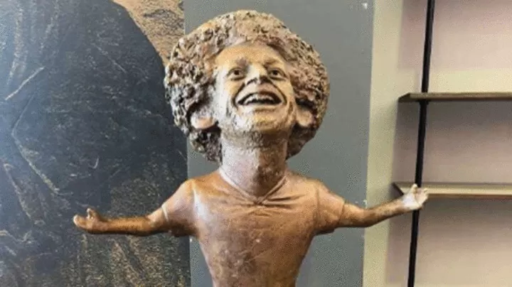 Salah S Statue Quickly Becomes A Meme All Football