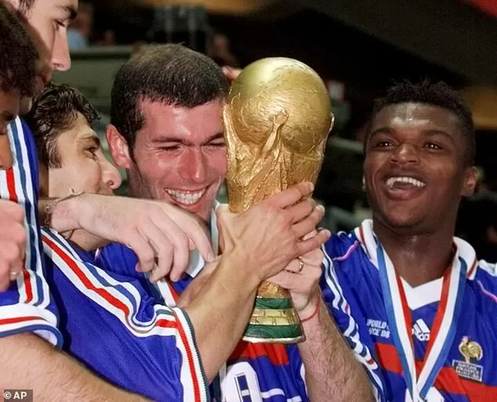 Zidane reunites with France's 1998 Champions for dinner| All Football