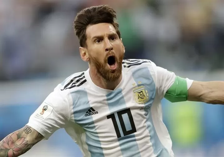 Top 5 Greatest No.10s voted by AFers: Messi ranked 1st & followed by Pele!