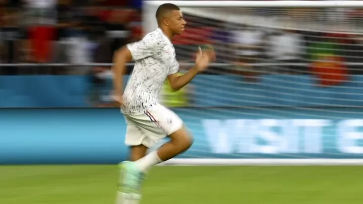 Kylian Mbappé - Games played together against Harry Kane