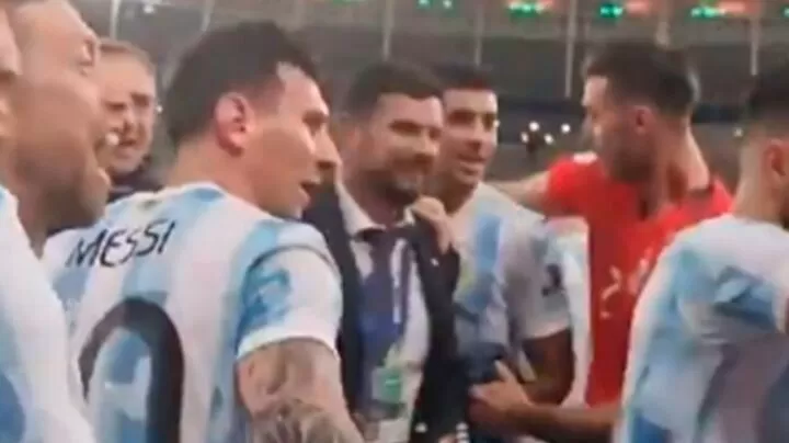 Messi stops De Paul from signing offensive chant against Brazil| All  Football